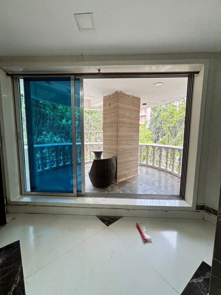 Balcony, hashu-niwas 3 Bedroom 1250 Sq.Ft. Apartment In Bandra West Mumbai 10549612