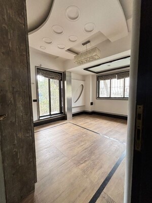 Room in 3 BHK Apartment at Hashu Niwas, Bandra West – for Rent