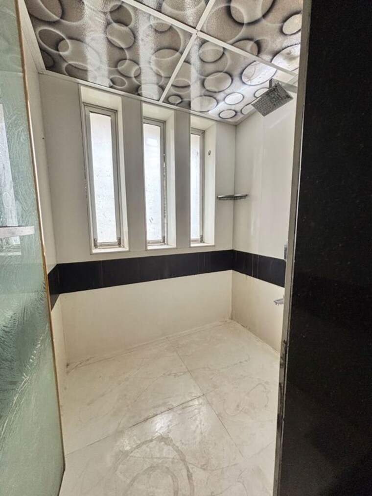 Bathroom, hashu-niwas 3 Bedroom 1250 Sq.Ft. Apartment In Bandra West Mumbai 10549612