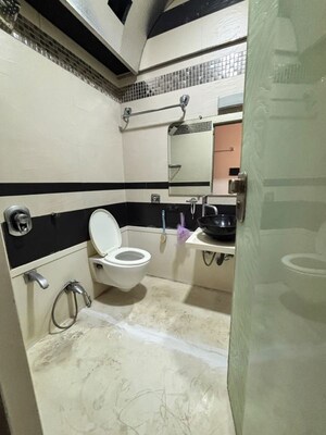 Team Area in 3 BHK Apartment at Hashu Niwas, Bandra West – for Rent