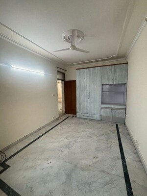 Room in 3 BHK Builder Floor at Sector 23 – for Rent