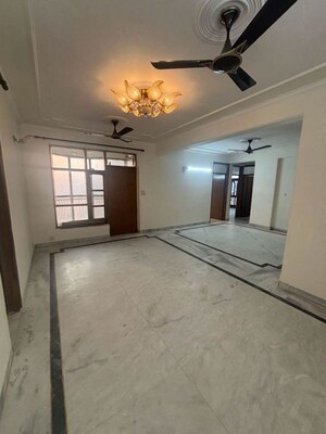Room in 3 BHK Builder Floor at Sector 23 – for Rent