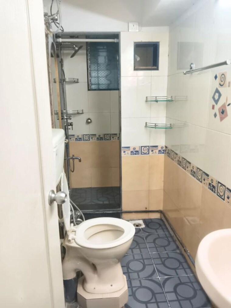 Bathroom, gurunanak nagar 2 Bedroom 780 Sq.Ft. Apartment In Gurunanak Nagar Mumbai 10549630
