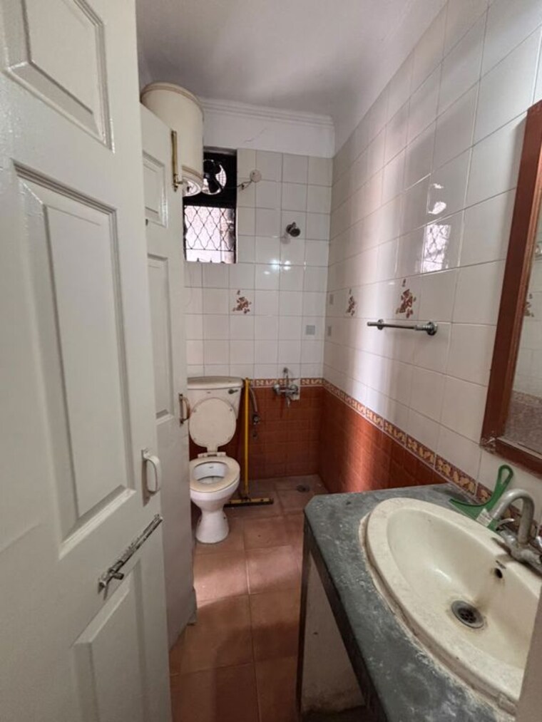Bathroom, malviya nagar 1 Bedroom 600 Sq.Ft. Builder Floor In Malviya Nagar Delhi 10549665