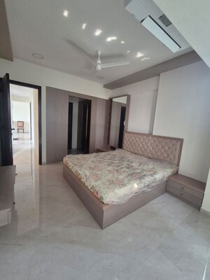 Bedroom in 3 BHK Apartment at Bandra West – for Rent