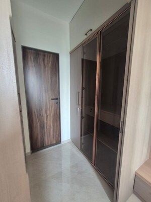 Furnished Amenities in 3 BHK Apartment at Bandra West – for Rent