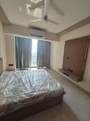 Bedroom in 3 BHK Apartment at Bandra West – for Rent
