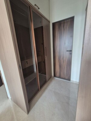 Furnished Amenities in 3 BHK Apartment at Bandra West – for Rent