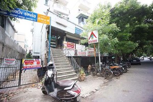  Shop For Sale in Vastrapur