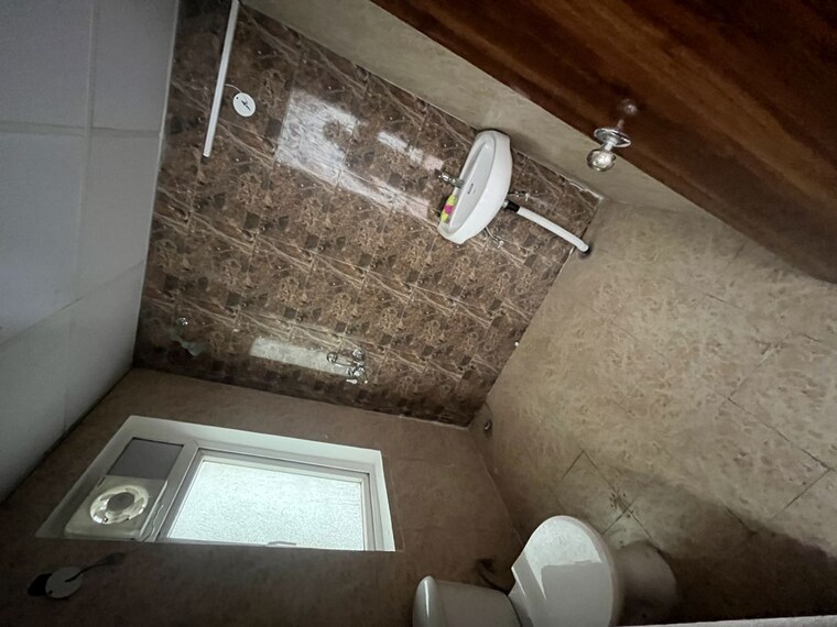 Attached Bathroom, amrapali-ivory-heights 2.5 Bedroom 920 Sq.Ft. Apartment In Amrapali Dream Valley Greater Noida 10549681