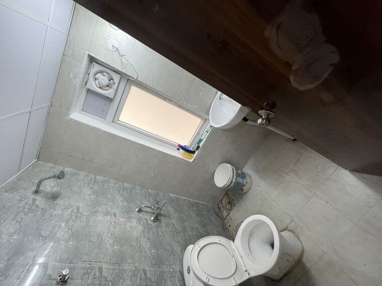 Bathroom, amrapali-ivory-heights 2.5 Bedroom 920 Sq.Ft. Apartment In Amrapali Dream Valley Greater Noida 10549681