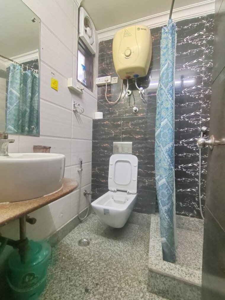 Bathroom, malviya nagar 3 Bedroom 1800 Sq.Ft. Builder Floor In Malviya Nagar Delhi 10549693