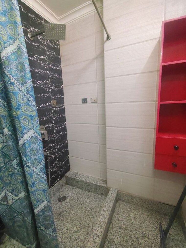 Bathroom, malviya nagar 3 Bedroom 1800 Sq.Ft. Builder Floor In Malviya Nagar Delhi 10549693