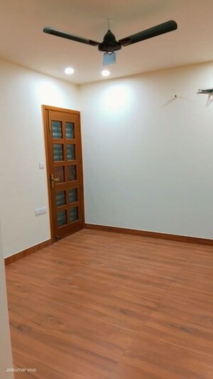 Room in 3 BHK Builder Floor at Vasant Vihar – for Rent
