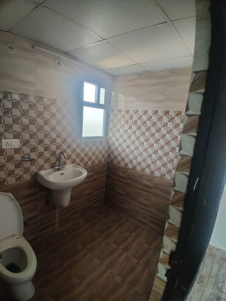 Bathroom, maxblis-white-house 3 Bedroom 1320 Sq.Ft. Apartment In Sector 75 Noida 10549722