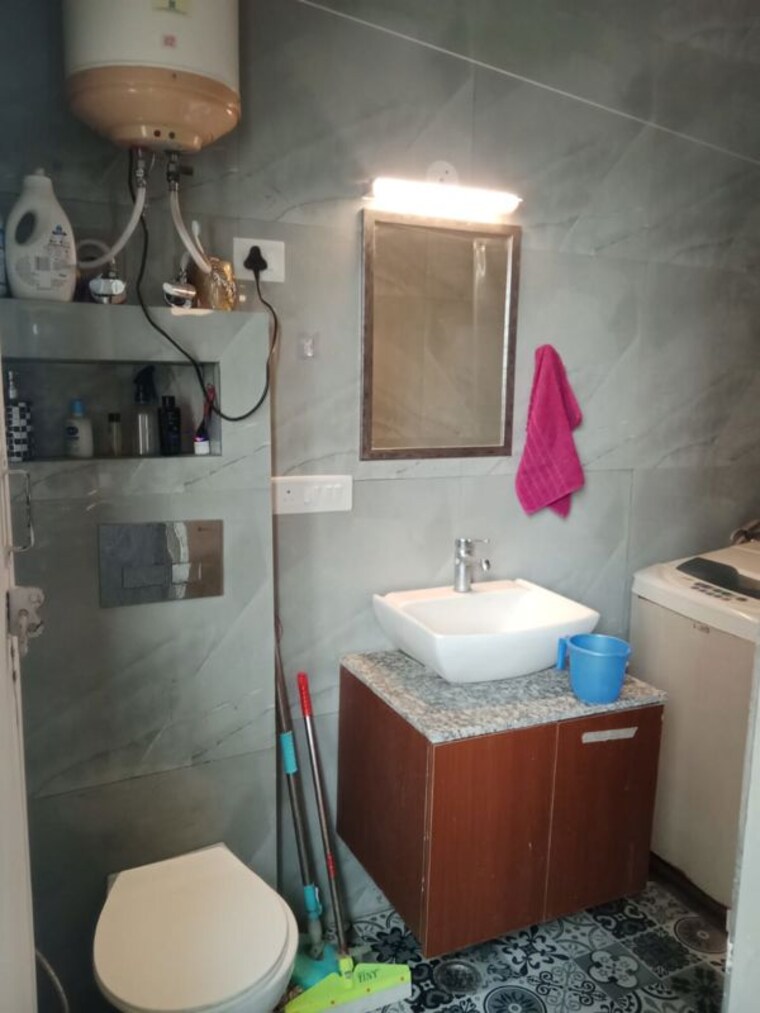 Bathroom, dlf-capital-greens-phase-i-and-ii Studio 370 Sq.Ft. Apartment In Moti Nagar Delhi 10549748