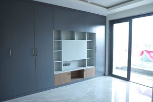 Room in 4 BHK Apartment at Ansal API Versalia, Sector 67a – for Rent