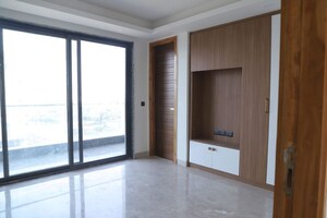 Room in 4 BHK Apartment at Ansal API Versalia, Sector 67a – for Rent