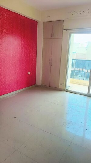 Room in 2 BHK Apartment at Windsor Paradise 2, Raj Nagar Extension – for Rent