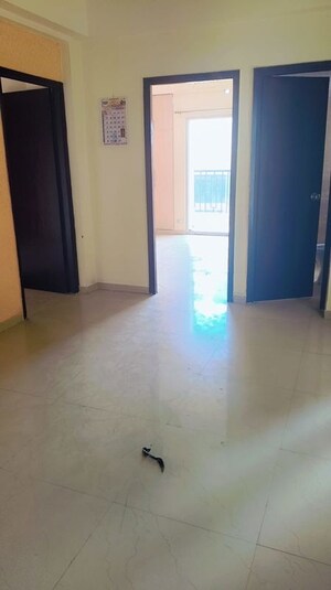 Room in 2 BHK Apartment at Windsor Paradise 2, Raj Nagar Extension – for Rent