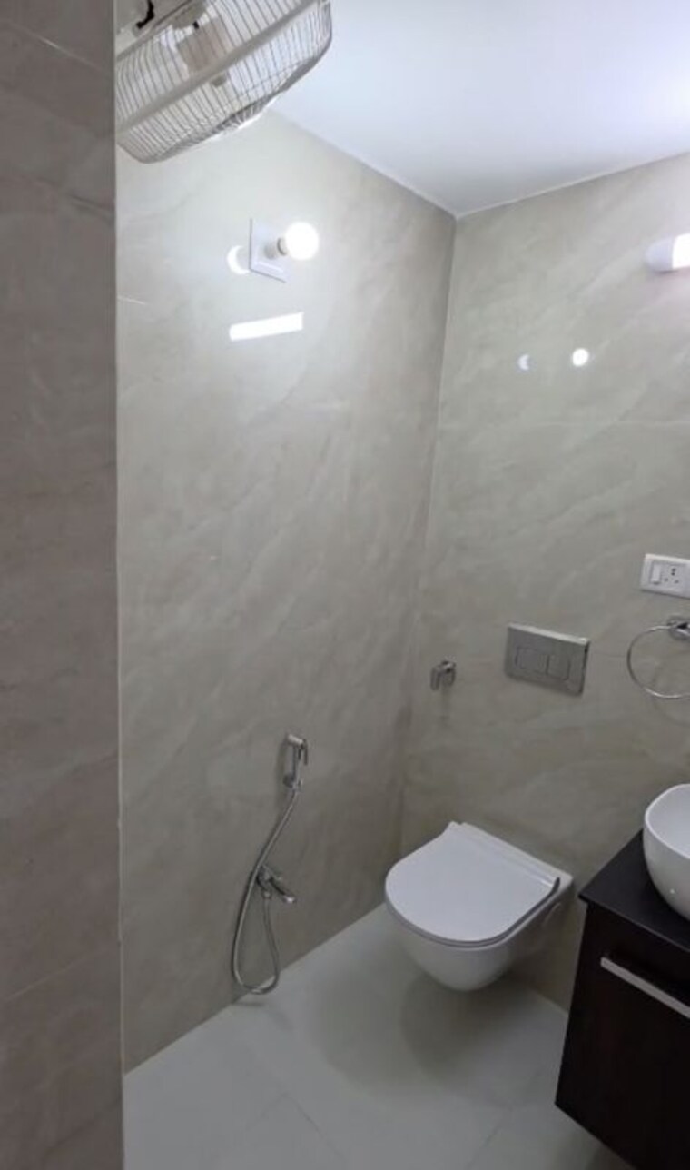 Bathroom, vasant vihar 3 Bedroom 200 Sq.Yd. Independent House In Vasant Vihar Delhi 10549751