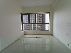 Room in 2 BHK Apartment at Kalpataru Paramount, Kapur Bawdi – for Rent