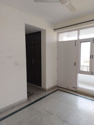 Room in 3 BHK Builder Floor at Palam Vihar – for Rent
