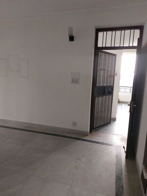 Room in 3 BHK Builder Floor at Palam Vihar – for Rent