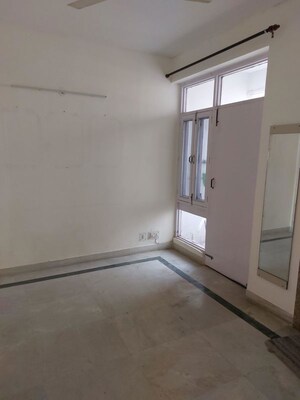 Room in 3 BHK Builder Floor at Palam Vihar – for Rent