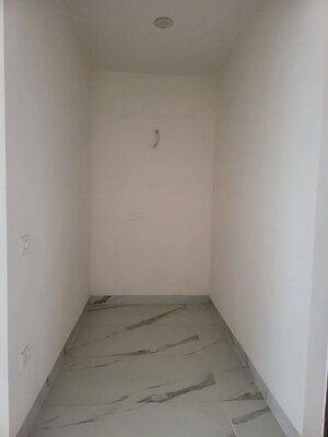 Room in 3.5 BHK Builder Floor at Smart World Gems, Sector 89 – for Sale