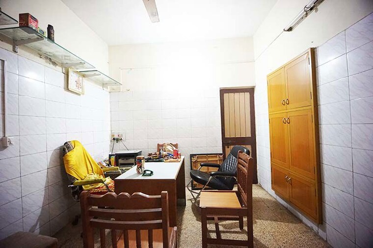Gym, satellite 5 Bedroom 174 Sq.Yd. Independent House In Satellite Ahmedabad 10549868