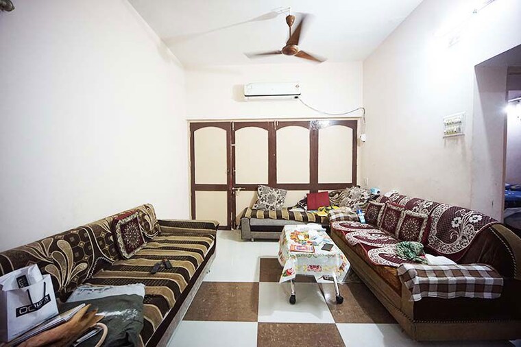 Bedroom, satellite 5 Bedroom 174 Sq.Yd. Independent House In Satellite Ahmedabad 10549868