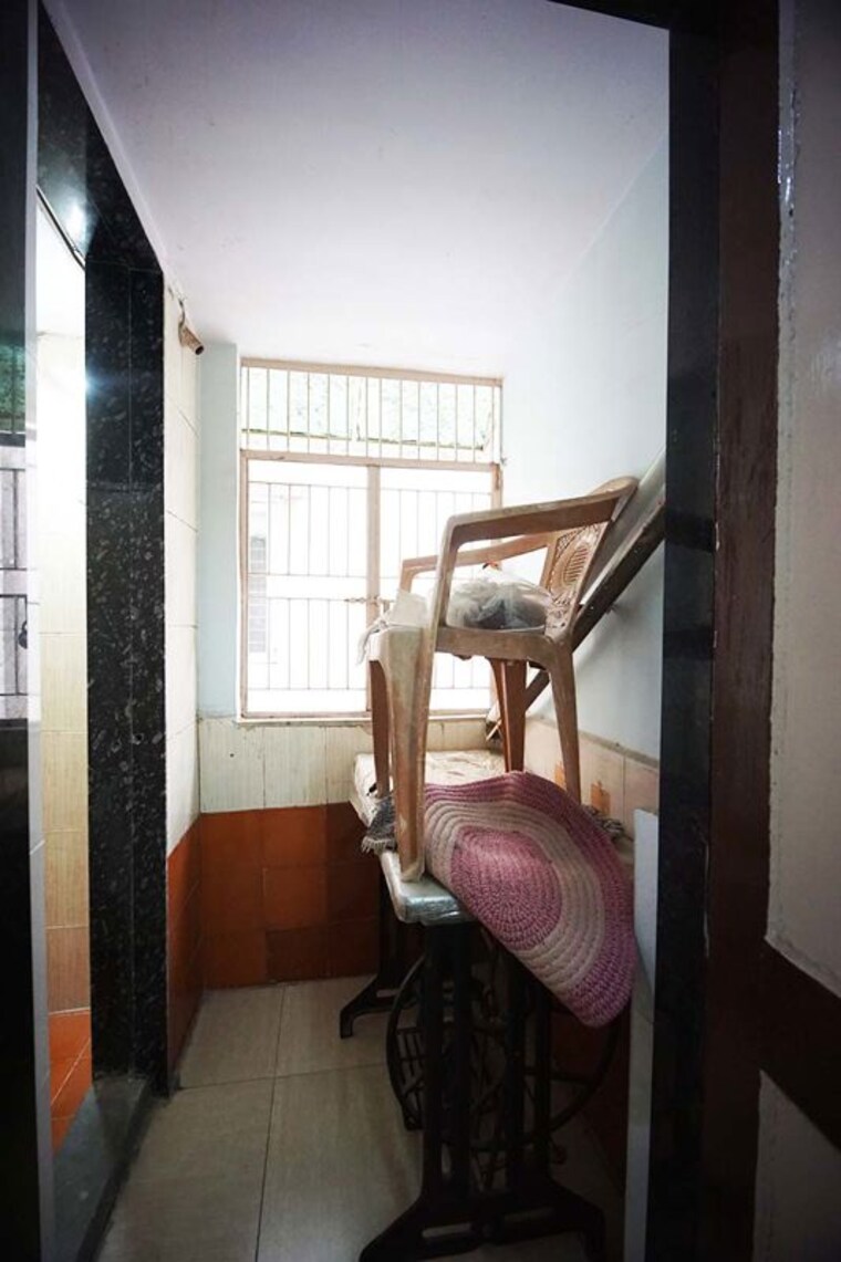 Bathroom, satellite 5 Bedroom 174 Sq.Yd. Independent House In Satellite Ahmedabad 10549868