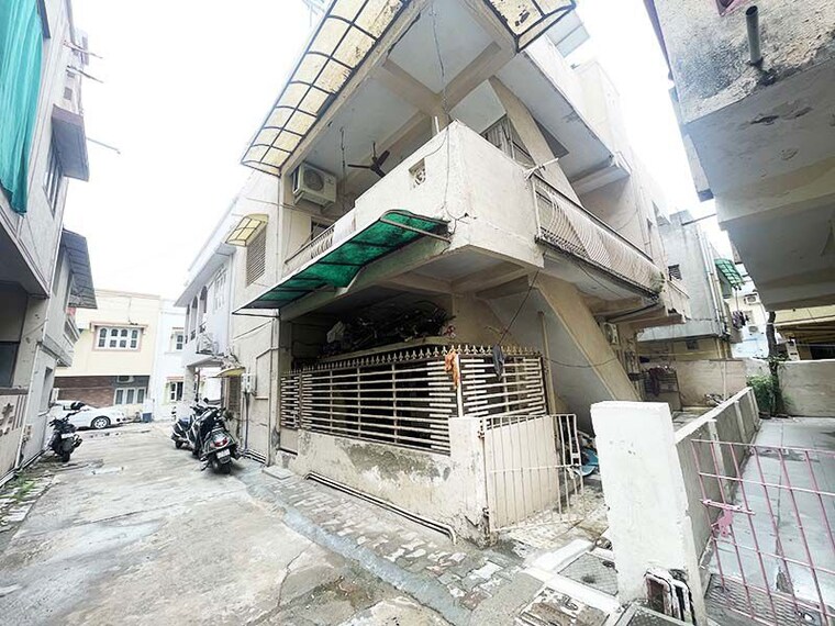 Exterior View, satellite 5 Bedroom 174 Sq.Yd. Independent House In Satellite Ahmedabad 10549868