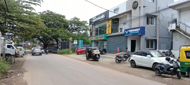  Parking, vennala Commercial Showroom 1500 Sq.Ft. In Vennala Kochi 10549904