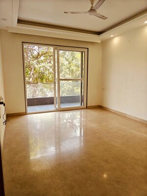 Room in 3 BHK Builder Floor at Palam Vihar – for Rent