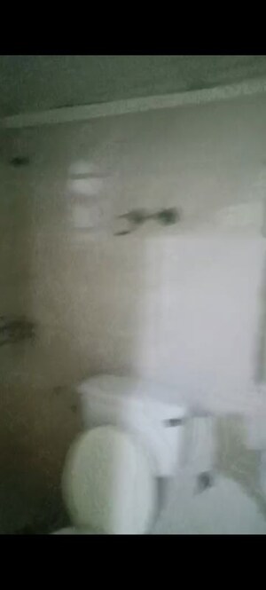 Room in 2.5 BHK Apartment at Gaur City-2, Gaur City 2 – for Rent
