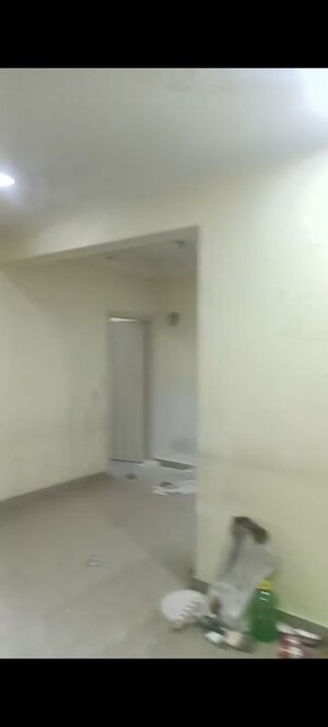 Room in 2.5 BHK Apartment at Gaur City-2, Gaur City 2 – for Rent