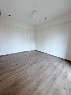 Room in 6+ BHK Apartment at Windsor Grande Residences, Andheri West – for Rent