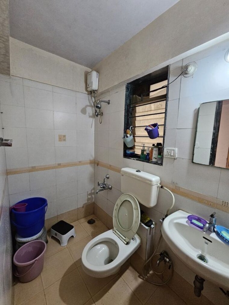 Bathroom, hubtown-akruti-orchid-park 2.5 Bedroom 1200 Sq.Ft. Apartment In Sakinaka Mumbai 10549987