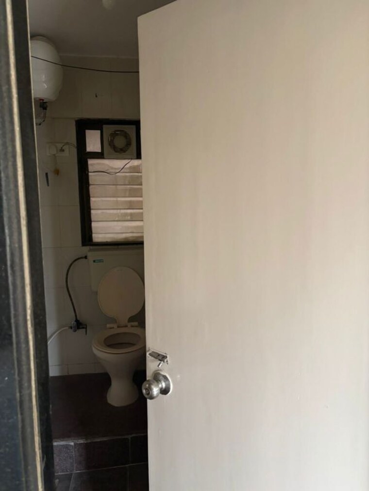 Bathroom, shiv-shivam-apartment 3 Bedroom 1200 Sq.Ft. Apartment In Andheri West Mumbai 10549915