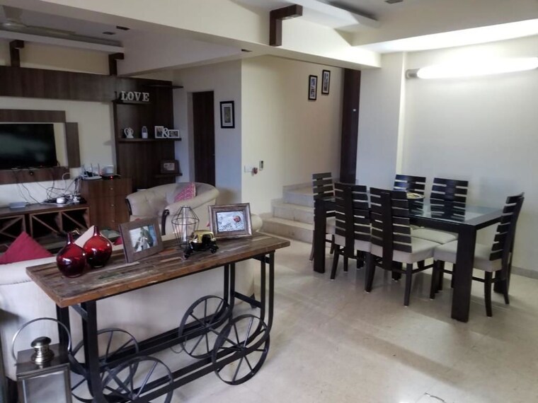 Gym, hiranandani-gardens 3 Bedroom 2000 Sq.Ft. Villa In Powai Mumbai 10548198
