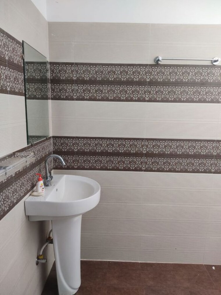 Bathroom, eldeco-tiraha-ganga-vihar 2 Bedroom 1200 Sq.Ft. Builder Floor In Gomti Nagar Lucknow 10550019