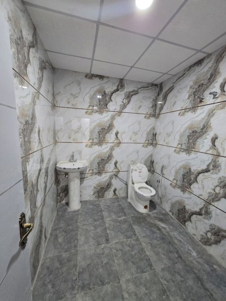 Bathroom, sahastradhara road 3 Bedroom 1800 Sq.Ft. Builder Floor In Sahastradhara Road Dehradun 10550025
