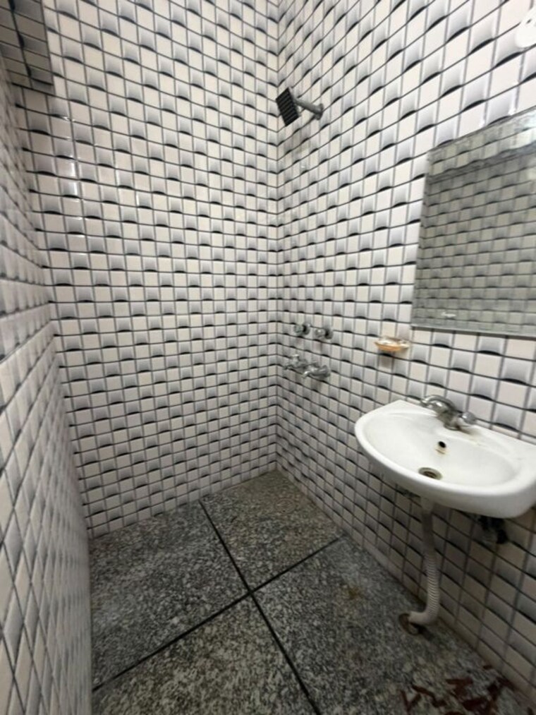 Bathroom, sector 28 1 RK 700 Sq.Ft. Villa In Sector 28 Noida 10550031