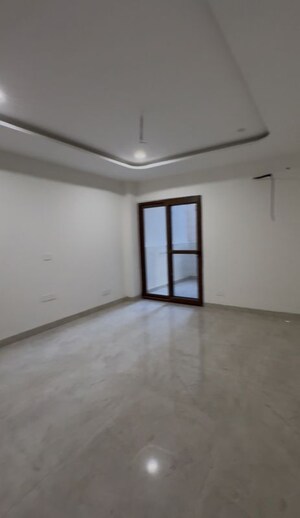 Room in 4 BHK Builder Floor at Sector 2 – for Rent
