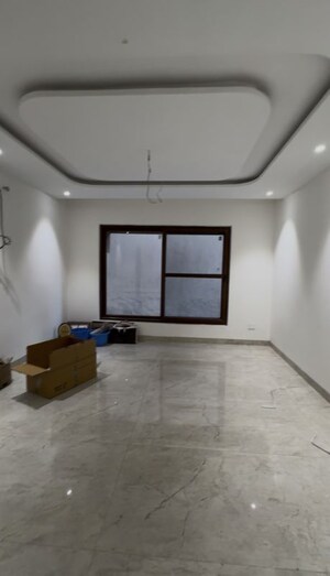 Room in 4 BHK Builder Floor at Sector 2 – for Rent