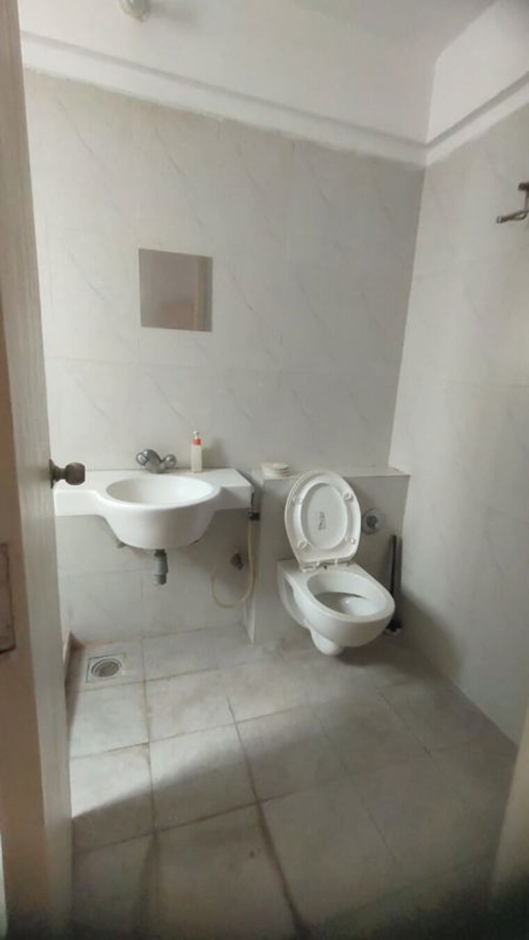Bathroom, karia-konark-orchid 3 Bedroom 1250 Sq.Ft. Apartment In Wagholi Pune 10550054