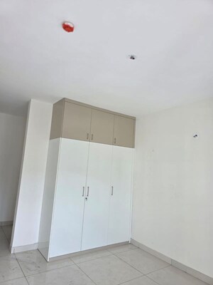Room in 3 BHK Apartment at Meridian Park At The Prestige City, Sarjapur Road – for Rent