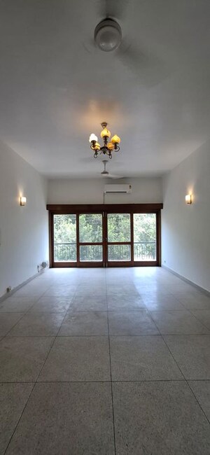 Room in 3 BHK Builder Floor at Safdarjung Development Area – for Rent